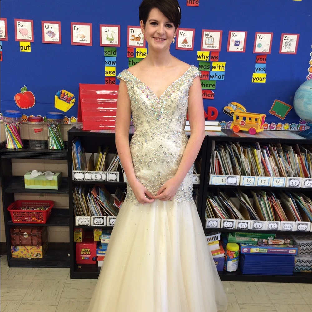 Tony Bowls Ivory Pageant Prom Dress 4